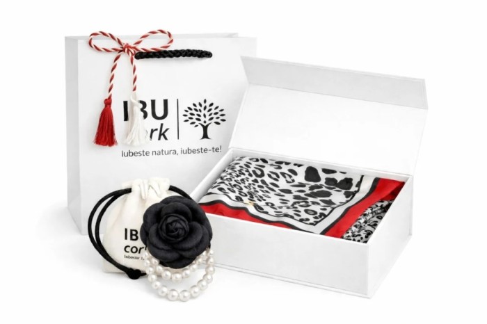 Set cadou esarfa si brosa Contrast Elegant