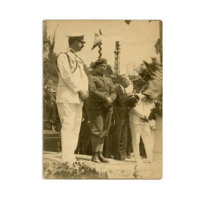 Regele Carol al II-lea alături de Marele Voevod de Alba-Iulia, Mihai I, fotografie de epocă, cca. 1933 foto