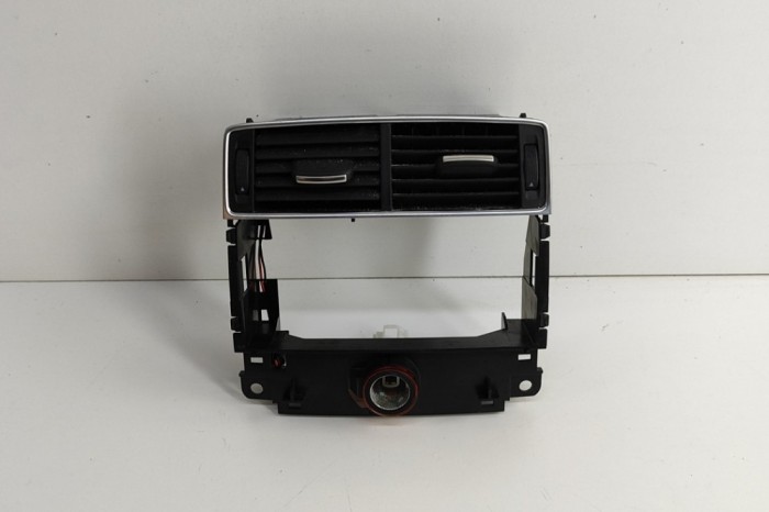 Gura de ventilație consola centrală AUDI A8 D3 4E2, 4E8 2006 OEM: 4E0819203B | 29399364