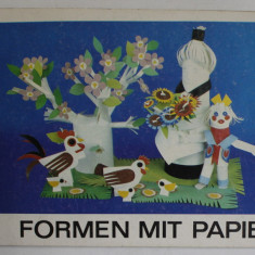 FORMEN MIT PAPIER ( FORME DIN HARTIE ) , TEXT IN LIMBA GERMANA , 1982