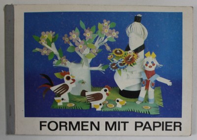 FORMEN MIT PAPIER ( FORME DIN HARTIE ) , TEXT IN LIMBA GERMANA , 1982 foto
