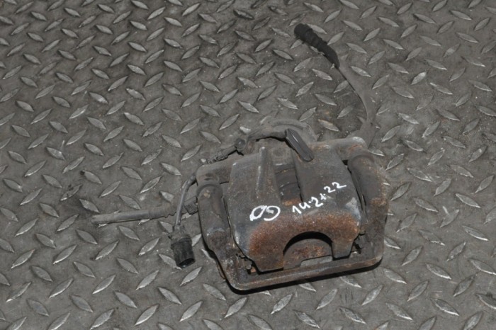 Etrier de fr&acirc;nă dreapta spate AUDI A8 D4 4H_ 2011 11782582