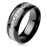 Inel din oțel &icirc;ntr-o nuanță de argint negru - o dungă din zirconii clare, de 8 mm - Marime inel: 62
