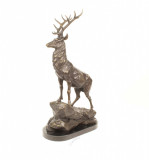 Cerb pe o stanca-statueta din bronz pe un soclu din marmura YY-78, Animale