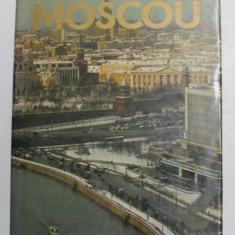 MOSCOU par YOURI BALANENKO et ALEXANDRE BEREZINE , ALBUM FOTOGRAFIC , DE PREZENTARE , 1975