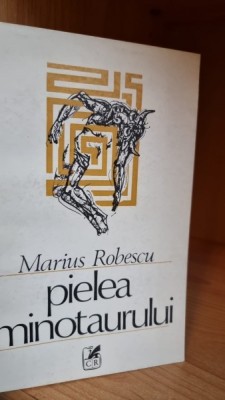 Pielea minotaurului - Marius Robescu foto