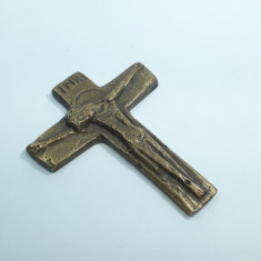 m Crucifix de bronz, reprezentare artistica