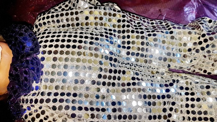 F51-Papusa Clovn cap potelan ceramica bumbac argintiu metalizat.