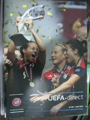 Revista fotbal (oficiala) UEFA-direct 2013 foto