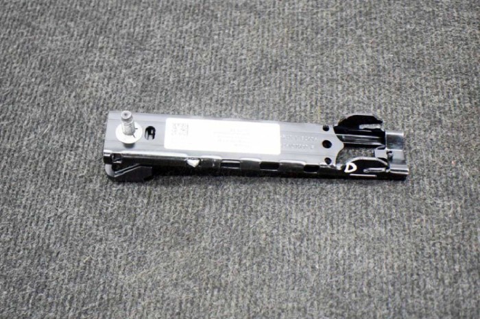 Reglaj &icirc;nălțime centura dreapta față TESLA MODEL 3 2018 OEM: 640754100B,1068130-01-B | 11374657