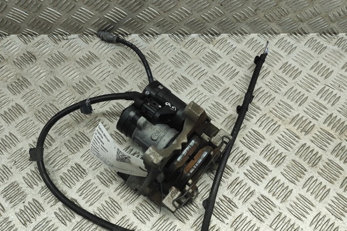 Etrier de fr&acirc;nă dreapta spate AUDI Q3 F3 2021 OEM: 3Q0615424 30826058