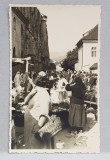 BRASOV , TARG LANGA BISERICA NEAGRA , VANZATORI DE FRUCTE SI CUMPARATORI , FOTOGRAFIE TIP CARTE POSTALA , MONOCROMA, NECIRCULATA , PERIOADA INTERBELIC