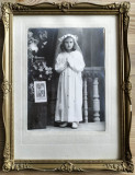Cumpara ieftin Mica mireasă - frumoasă fotografie de epocă (cca. 1900) &icirc;n ramă veche