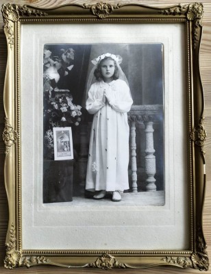 Mica mireasă - frumoasă fotografie de epocă (cca. 1900) &amp;icirc;n ramă veche foto