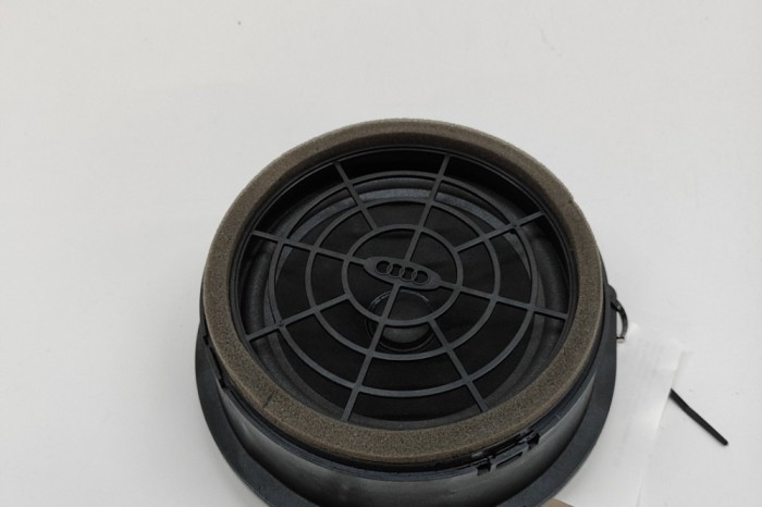 Difuzor ușă dreapta spate AUDI Q3 8U 2013 OEM: 8R0035411 30771983