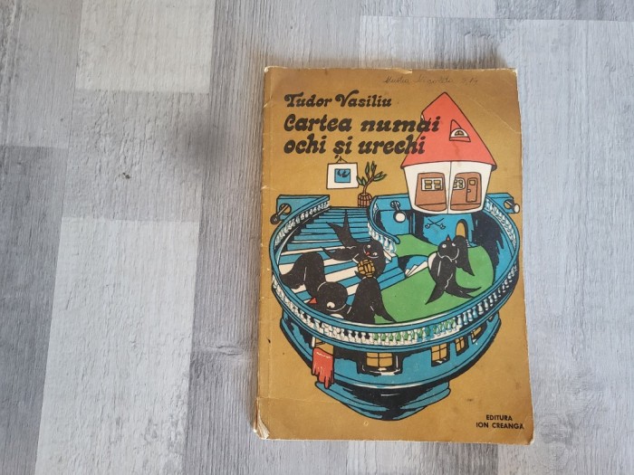Cartea numai ochi si urechi de Tudor Vasiliu