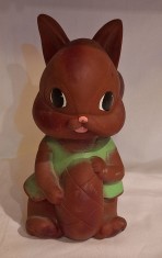 VEVERITA figurina din cauciuc Jucarie Aradeanca anii 1970 varianta culoare RARA