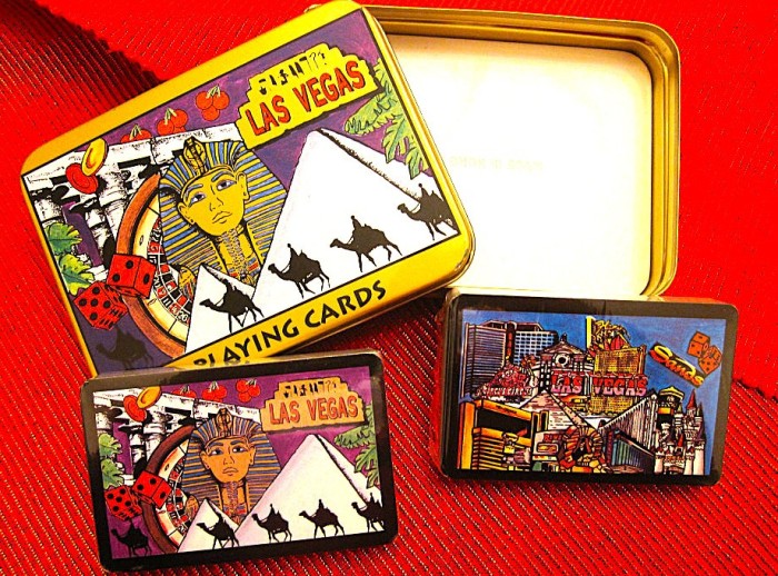 SET DUBLU CARTI JOC POKER LAS VEGAS IN CASETA TABLA