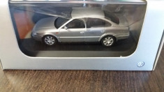 macheta volkswagen passat b5.5 v6 limousine 2001 - schuco, 1/43, dealer edition. foto