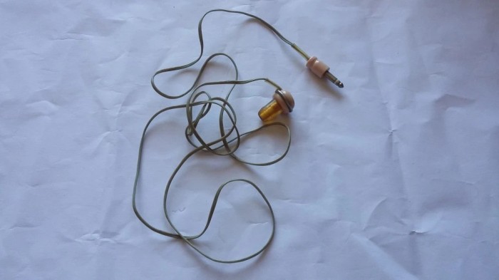 CASCA RADIO ,MADE IN JAPAN . 1 BUCATA .