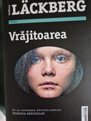 Vrajitoarea de Camilla Lackberg foto