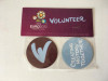 * Suvenir Euro 2012 UEFA 2 magneti rotunzi Volunteer (Creating History Together)