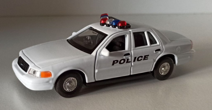 Macheta Ford Crown Victoria Politia SUA 1999 - Welly 1/36