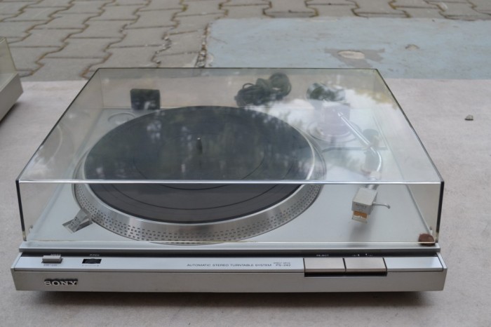 Pick up Sony PS 242