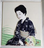 Pictura originala japoneza Sumi-e 3D pe matase &ndash; Gheisa in kimono &ndash; 28 x 25 cm, 2018, Flori, Cerneala, Altul
