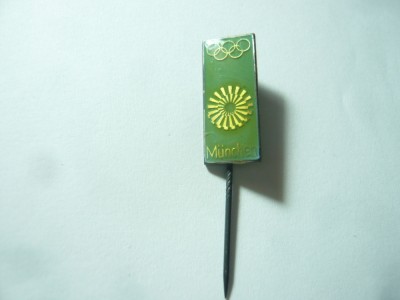 Insigna Olimpiada Munchen 1972 metal si email , h=2,2cm foto