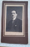 Portret bărbat pe carton &ndash; gelatin silver c. 1910&ndash;1925 &ndash; 10,5&times;17 cm