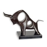 Taur in atac-statueta din bronz cu un soclu din marmura TBE-44, Animale