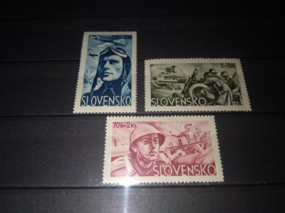 TIMBRE SLOVACIA 1944 foto