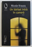 UN BARBAT INTRA IN CAMERA de NICOLE KRAUSS, 2011