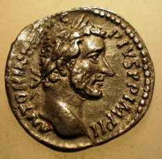 1.922 REPLICA ANTONINUS PIUS DENAR 2,0g metal alb foto