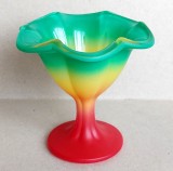 Cupa multicolora cu picior pentru inghetata artizanala, produsa din sticla vopsita mat