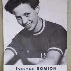 EVELYNE ROMION , CAMPIONNE DE FRANCE F.S.G.T. 1951 , SUR CYCLES CHAPLAIT, FOTOGRAFIE CU DEDICATIA SEMNATA A SPORTIVEI , 1951