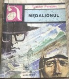 LITR02MF Carte Teodor Parapiru - Medalionul, Editura Albatros 1979, Colectia Aventura, Roman Politist, Spionaj, Thriller, Veche