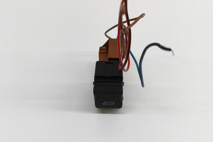 Buton geam ușă dreapta față AUDI A8 D2 4D2, 4D8 1997 OEM: 4D0959855,4D09598550IC 29952811