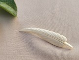 BROSA VINTAGE DIN FILDES NATURAL, MODEL STILIZAT FRUNZA