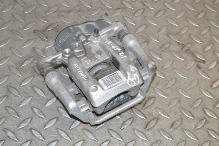 Etrier de fr&acirc;nă dreapta spate PEUGEOT 3008 SUV 2020 13123824