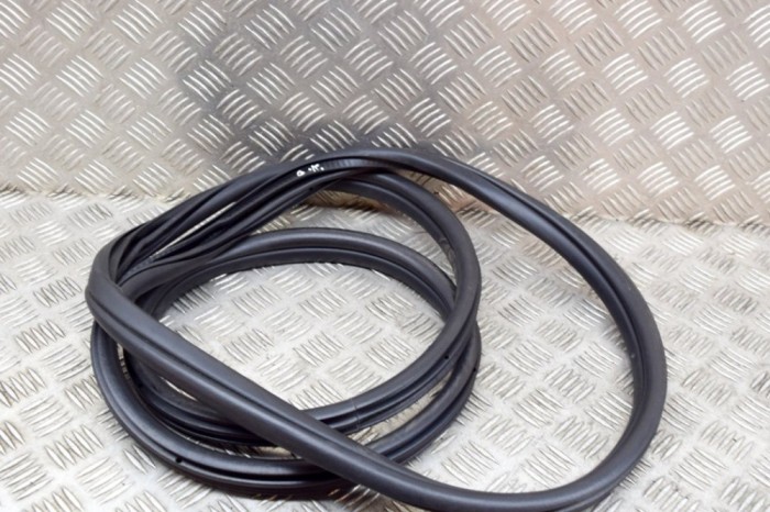 Garnitura ușă st&acirc;nga spate BMW 3 G20, G28 2021 OEM: 7407375 | 14888416