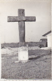 Bnk foto Lacul Rosu - Crucea Paul Zipster, Alb-Negru, Romania de la 1950, Cladiri