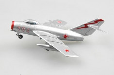 Macheta Easy Model Mikoyan-Gurevich MiG-15 Noo384 Russian Air ForceChina1951 1:72 foto