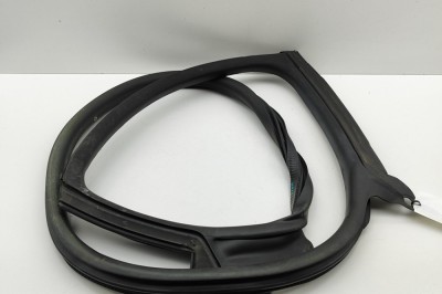 Garnitura ușă dreapta spate AUDI E-TRON GT 2023 OEM: 4J3833722C | 31454230 foto