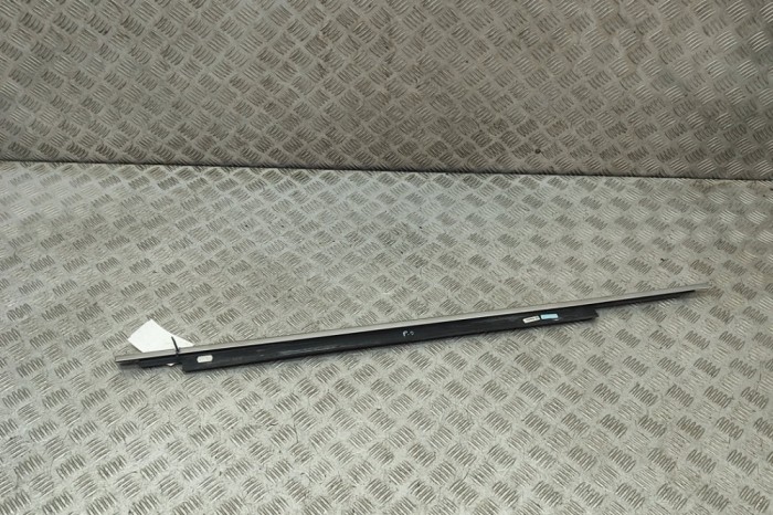 Chedar geam ușă dreapta față AUDI Q3 8U 2014 OEM: 8U0853284 | 31966686