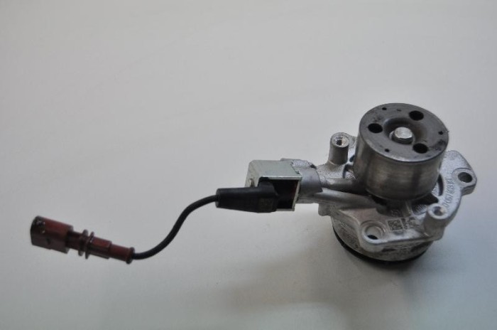 Pompa de apa VW PASSAT Variant B8 3G5 2017 OEM: 04L011E 3680083