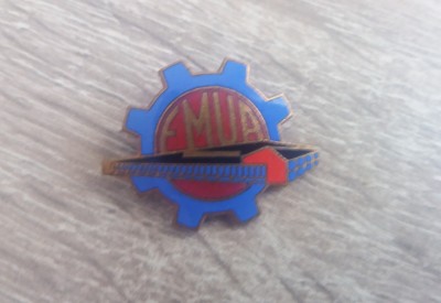 qw9 - I 4 - Insigna - tematica industrie - inscriptia EMUA foto