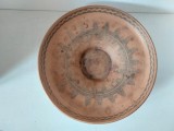 Farfurie ceramica / blid de Sacel, semnata BT, 29cm diametru x 6 cm inaltime, veche, ceramica tip dacica