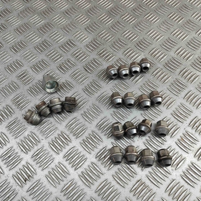 Set prezoane roata FORD PUMA J2K, CF7 2022 OEM: 77FB-1711-AC 31865433